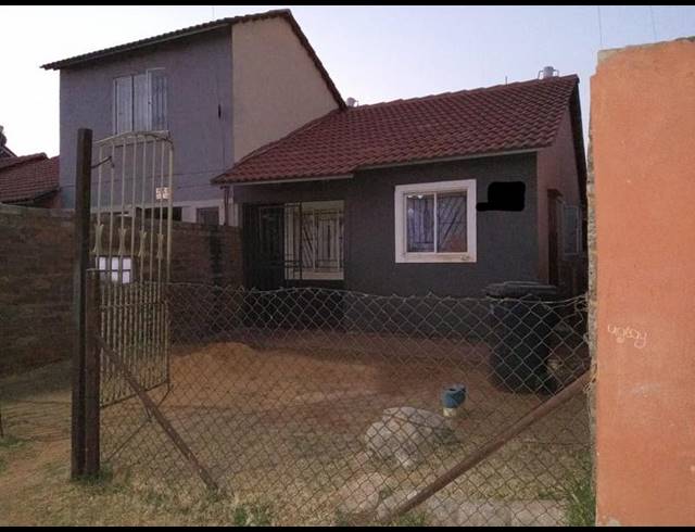 2 BEDROOM HOUSE FOR SALE IN LUFHERENG